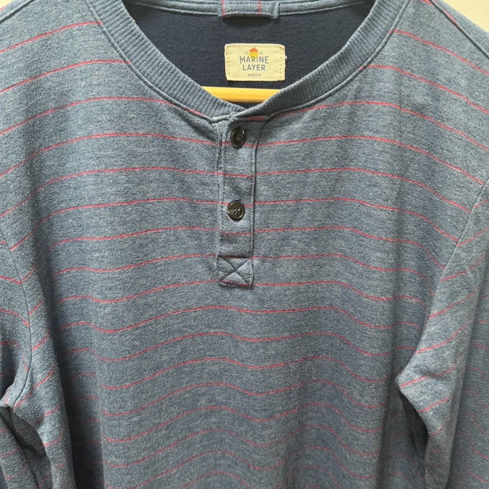 Marine Layer Men’s Medium Navy Blue w/ red Striped Long Sleeve Henley Shirt